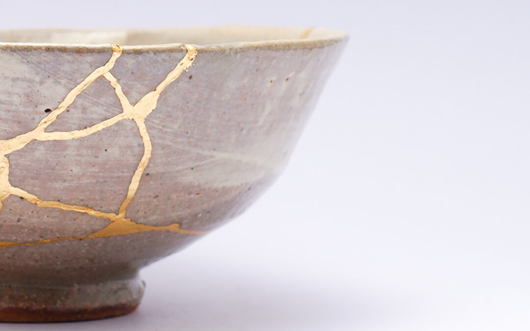 Kintsugi,Bowl.,Gold,Cracks,Restoration,On,Old,Japanese,Pottery